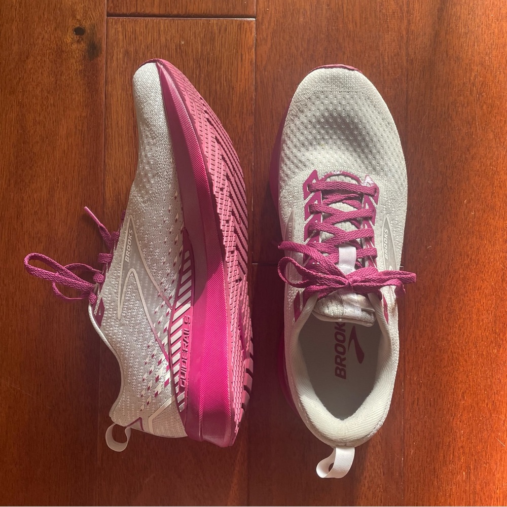 Brooks Levitate GTS 5 Running Shoe
